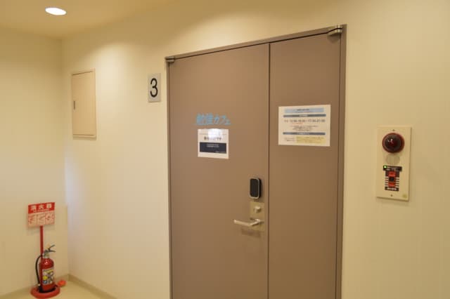 共有スペース_3階入り口前です。6:00-23:00の間ご利用いただけます。