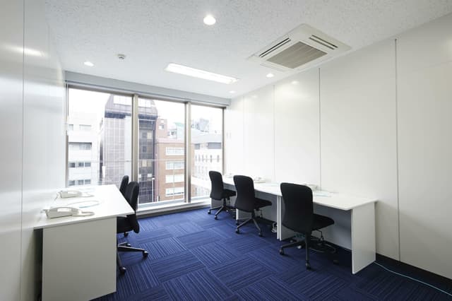 個室_6名用(窓有)明るく開放感があります。