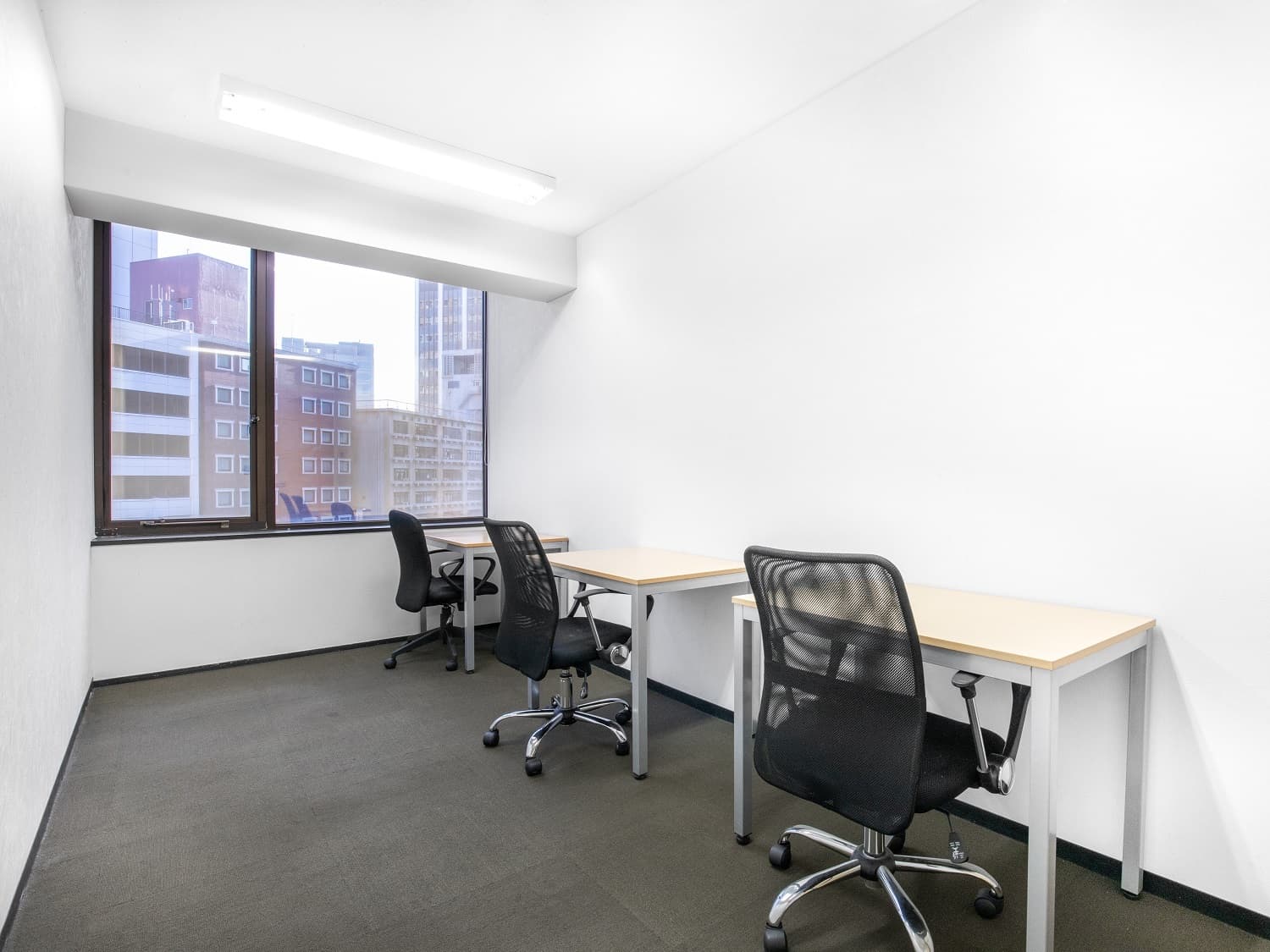 個室_高速インターネットを各部屋に配線済みで、入居後すぐに仕事を始められます。