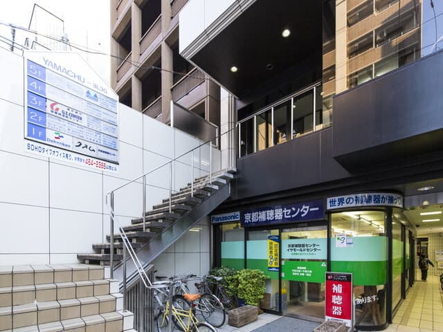 外観_ガラス張りのビルのため、お客様にも分かり易い外観となっています。