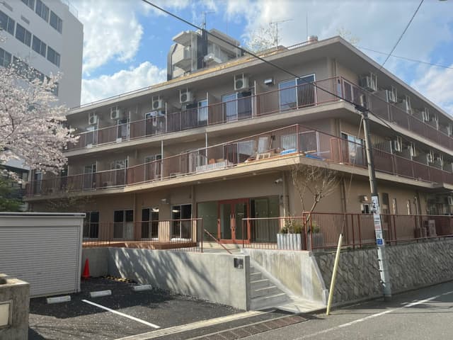 外観_東急東横線学芸大学駅から徒歩13分の場所にあります。