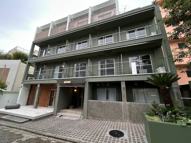 外観_代々木駅から徒歩5分に位置しています。