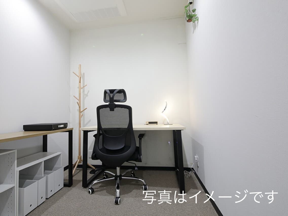 専有部_個室。個別空調・オフィス家具を備えた快適な完全個室です。