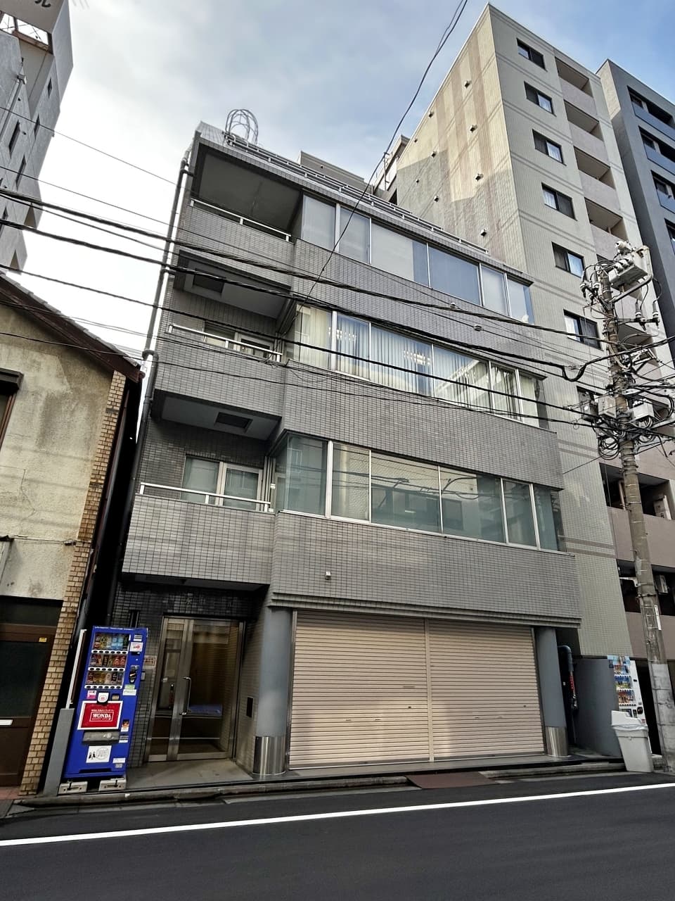 外観_八丁堀駅から徒歩6分に位置しています。