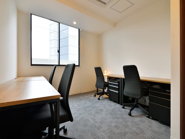 個室_広々とした空間を設けている個室もあり、ゆとりを持って作業が出来ます。