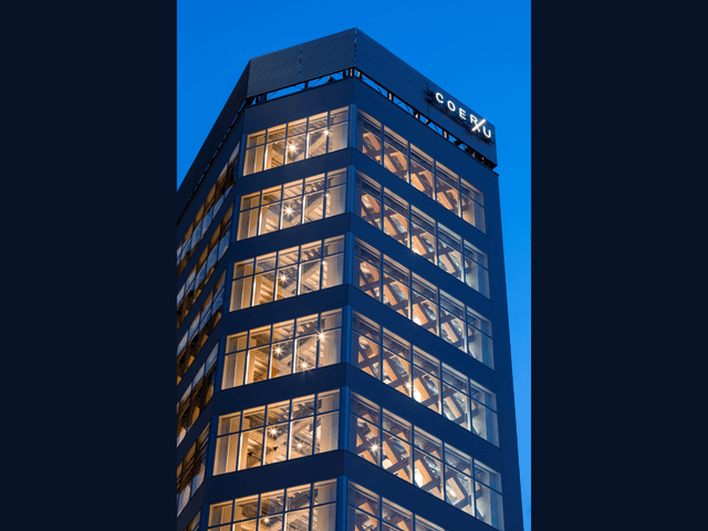 建物外観。神泉駅4分、渋谷駅6分の便利な立地です。