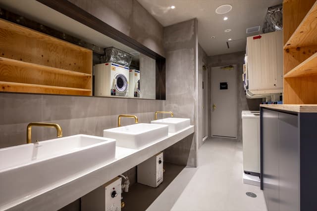 設備_シャワールーム。7階のシャワールームをご利用いただけます。