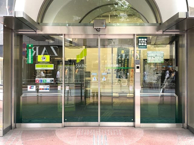 近隣の銀行_近くには三井住友銀行が立地しています