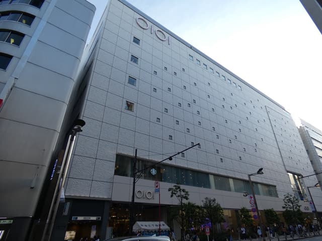 周辺情報_伊勢丹や丸井などの百貨店があります
