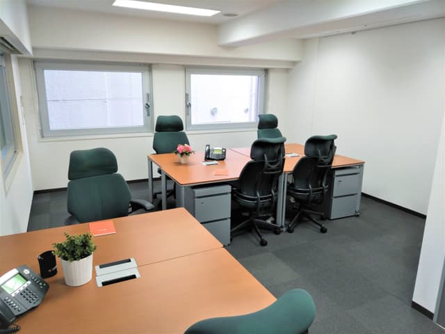 個室_デスクの大きさと疲れにくい椅子に注目!内覧の際には是非一度座ってみましょう!