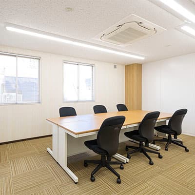 個室_完全施錠が出来るので安心して荷物を置いておけます。