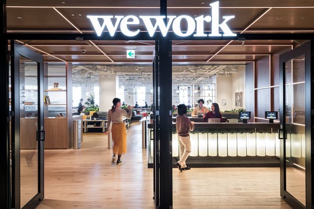 外観_受付です。受付サービスから相談までWeWorkスタッフがサポート©WeWork