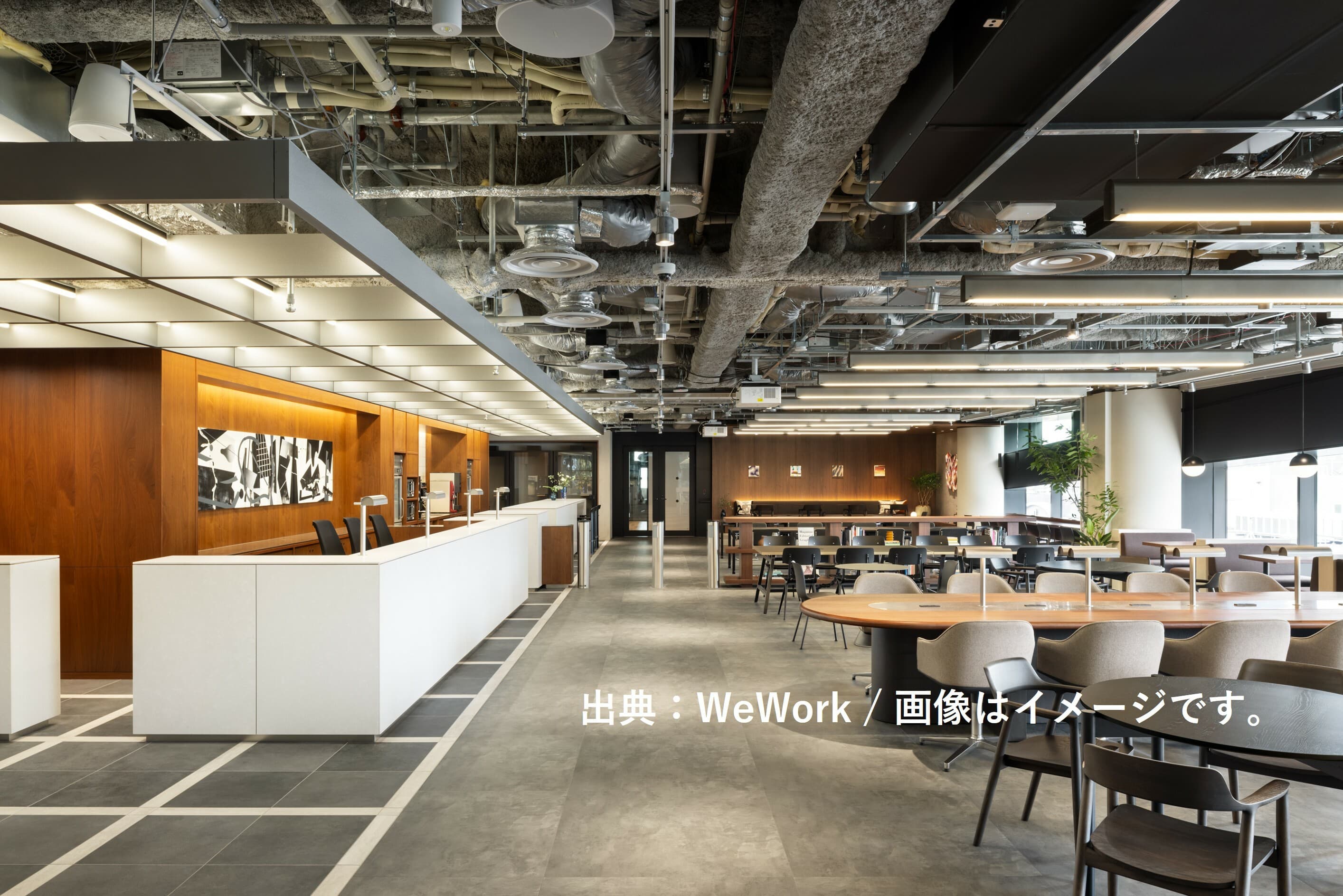 共有部_ラウンジ。グループワークや個人での作業、休憩にも対応したフレキシブルなスペースです。※画像はイメージです。© WeWork