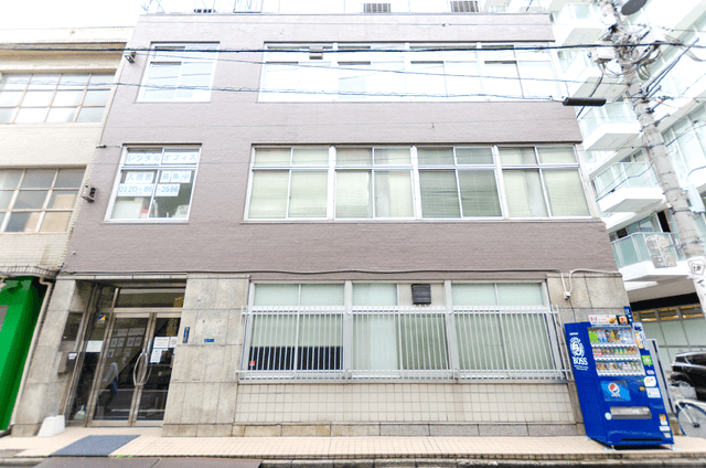 外観_建物正面。