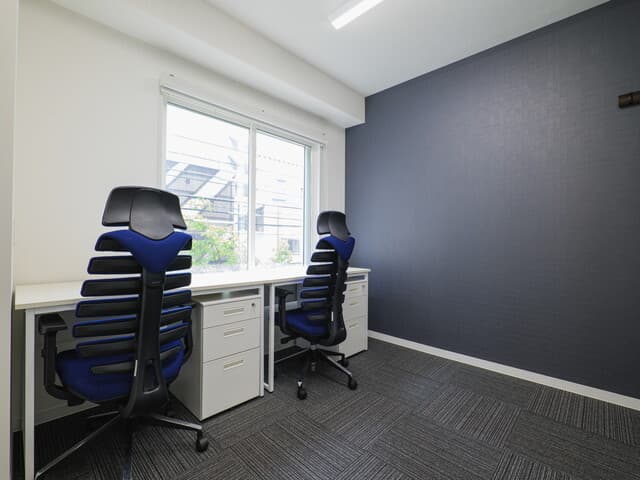 個室_共用部から遮断された完全個室のため、静かな環境で作業が出来ます。