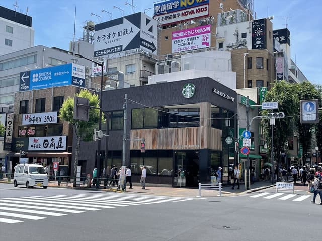 近隣のカフェ_スターバックスコーヒー 神楽坂下店 (徒歩6分)
