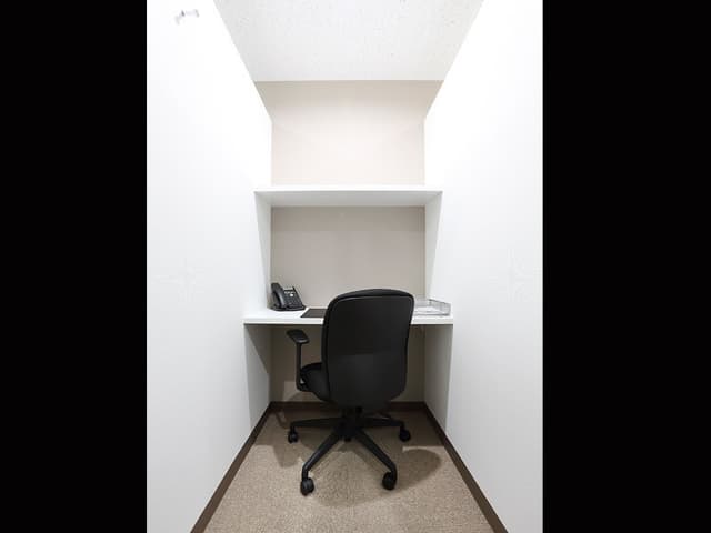 個室_けして閉塞感の感じない空間です©Regus