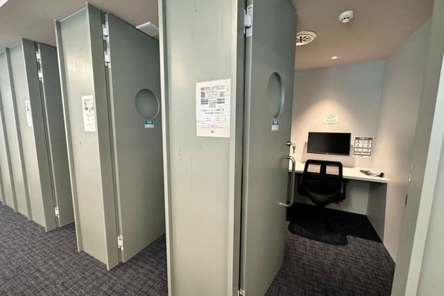 専有部_個室。各部屋扉があり完全個室となっているので、集中して作業ができます。
