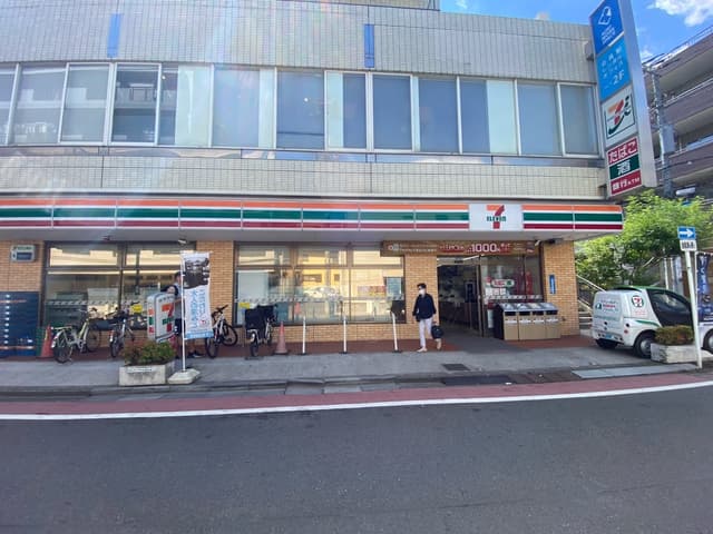 近隣のコンビニ_セブンイレブン 横浜美しが丘2丁目店 (徒歩1分)