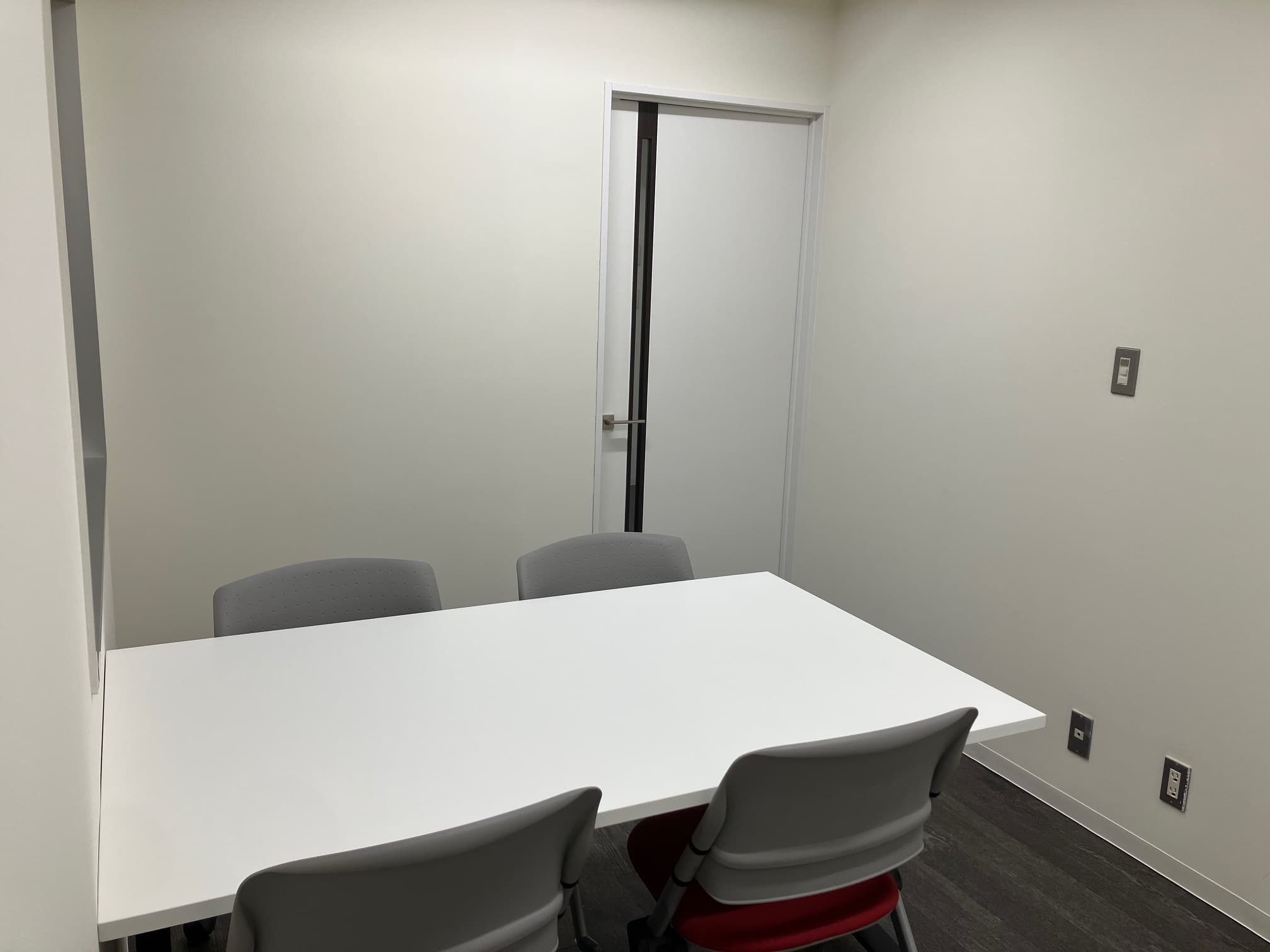 坂下ビル会議室__2_