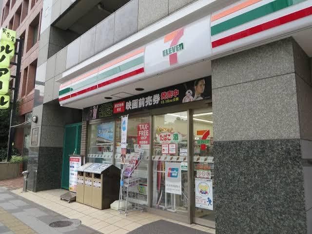 近隣のコンビニ_セブンイレブン 品川駅前店 (徒歩1分)