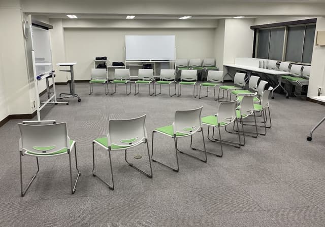 個室_ニーズに合わせてイス・テーブルの移動が可能です。