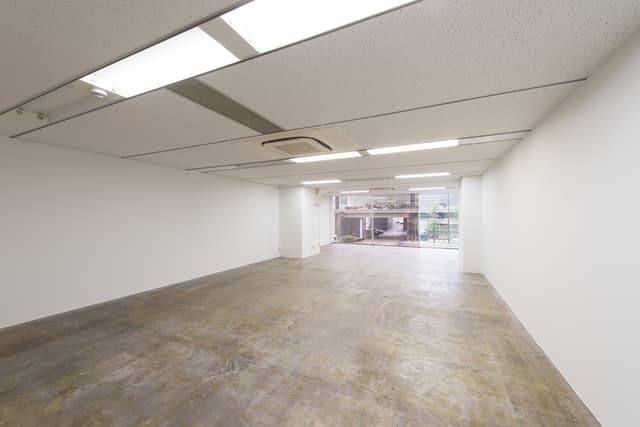 個室_壁面塗装や棚設置など内装を自由にカスタマイズすることで、効率的で高機能なレイアウトを実現可能です。