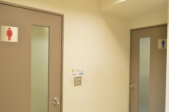 共有部_男女別のお手洗いが用意されております。