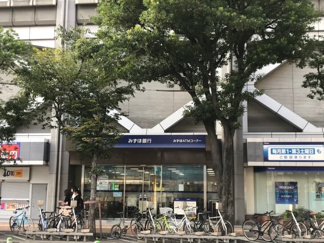 近隣の銀行_みずほ銀行福岡支店(徒歩2分)