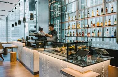 共有部_カフェ。バリスタバーがありドリンクを楽しむことができます。©The Executive Centre