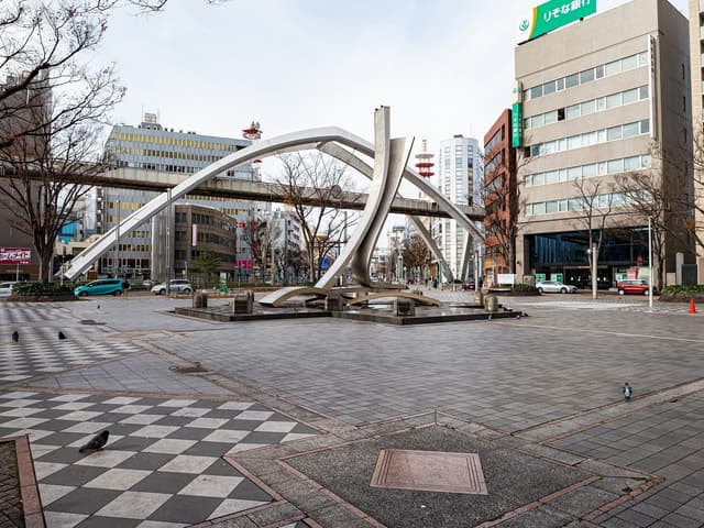 近隣の公共施設_千葉中央公園 (徒歩1分)。