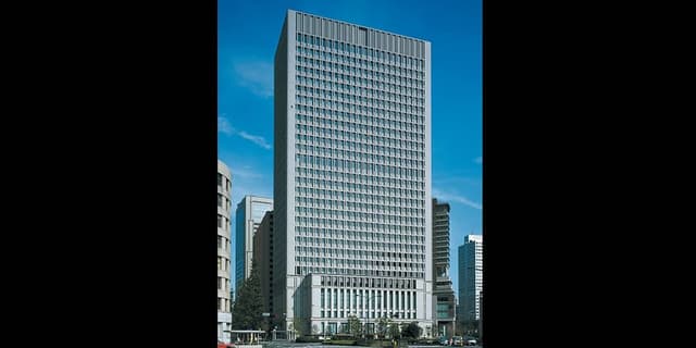 外観_東京駅より徒歩1分の場所にあります。