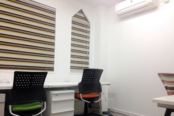 個室_家具備え付けのレンタルオフィスがリーズナブルな価格でご利用いただけます