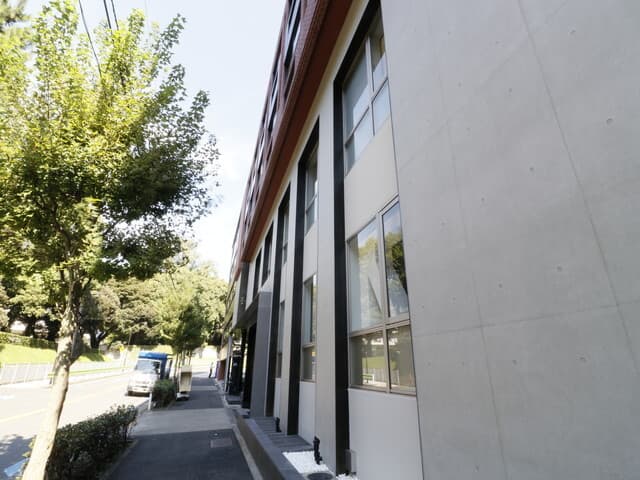 外観_道路沿いに面した視認性の高いオフィスです。