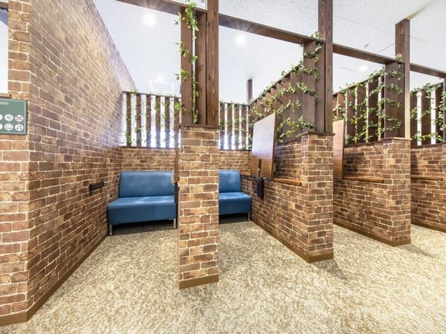 共用部_カフェブース。仕事の合間の息抜きやお食事の際などにご利用になれるお席です。©bizcomfort