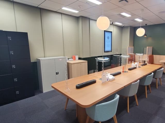 共用部_コワーキングスペース。休憩やカジュアルな打ち合わせで利用できます。