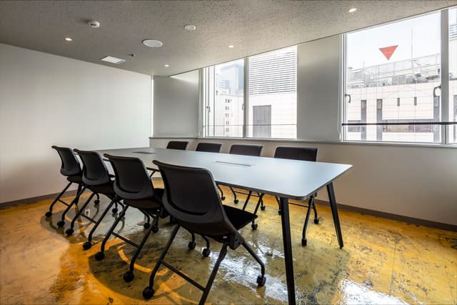 MEETINGROOM_E 換気用の窓もございます。