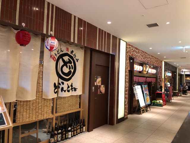 近隣の飲食店_ビルのB1Fのレストランフロア(直結)