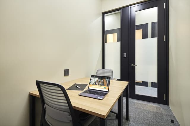 個室_2名用のオフィスです。