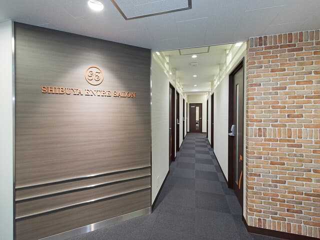 外観_受付。ビル3階に受付がございます。