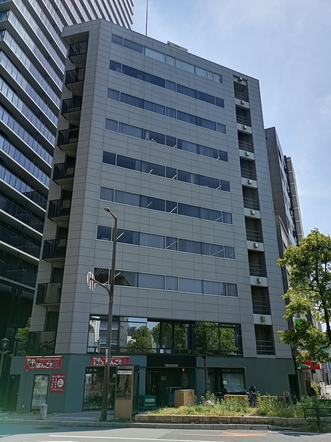 外観_阪神 西元町駅より徒歩1分。