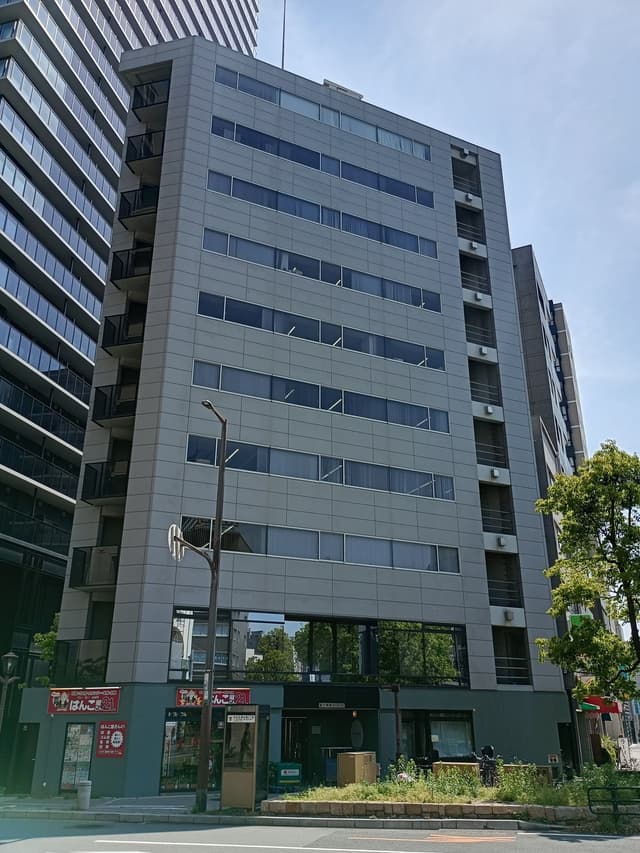 外観_阪神 西元町駅より徒歩1分。