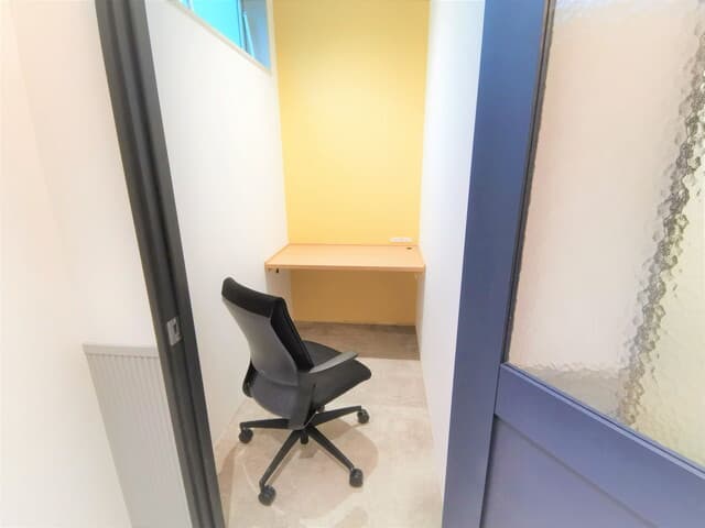 個室_ネット回線・法人登記・専用ポストなどが利用可能です。