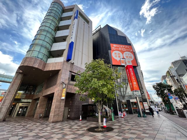 外観_岩田屋本館と隣接しています。