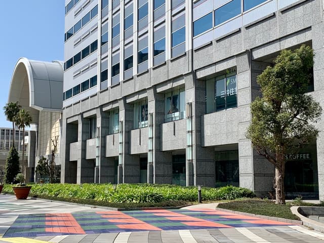 外観_石張りの壁が重厚感のある建物