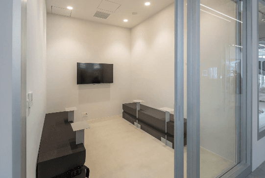 室内_モニター設置済み