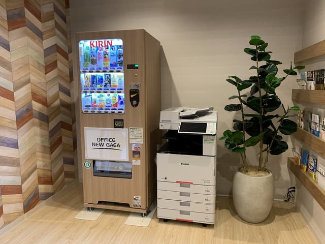 共用部_自販機・コピー機。コピー機はPCから直接印刷が可能です。※PCの設定が必要です。