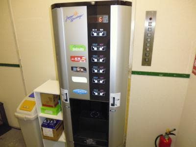 内観_給茶機をご用意しております。