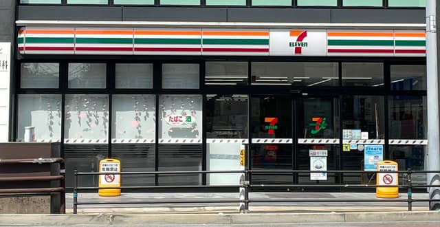 近隣のコンビニ_セブン-イレブン 福岡六本松2丁目店(徒歩2分)