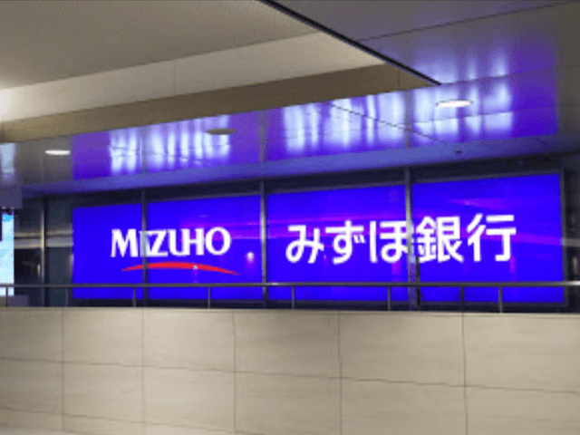 近隣の銀行_みずほ銀行 阪急梅田支店みずほパーソナルスクエア阪急梅田(徒歩9分)